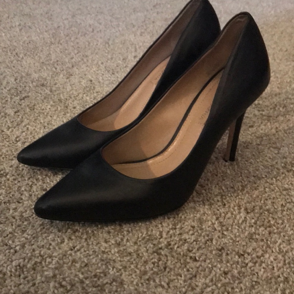 BCBG Maxazria black heel 6.5M